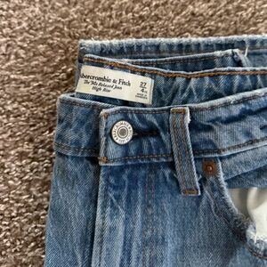 Abercrombie Curve Love 90s Relaxed Jean